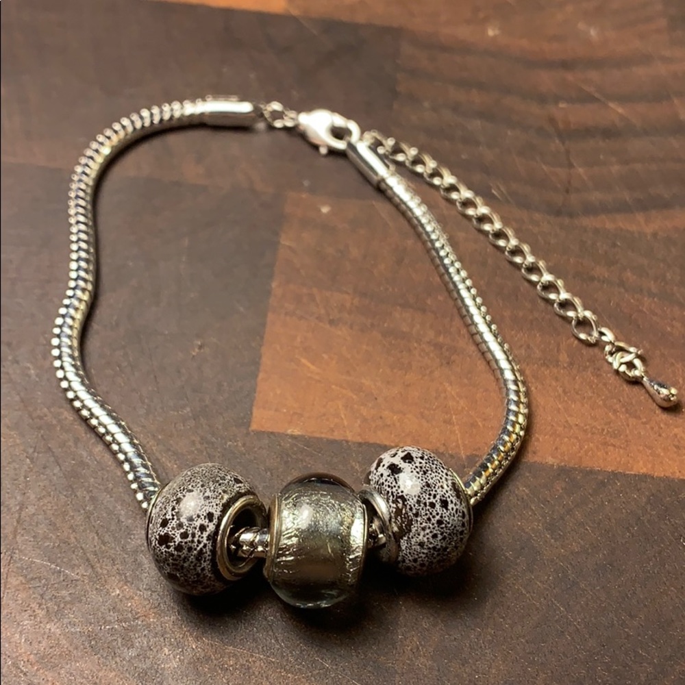 2 grey/1 metallic glass beads & bracelet